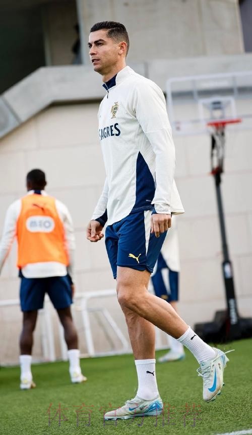 记者:C罗今天也在皇马巴尔德贝巴斯基地训练 记者:C罗今天也在皇马巴尔德贝巴斯基地训练